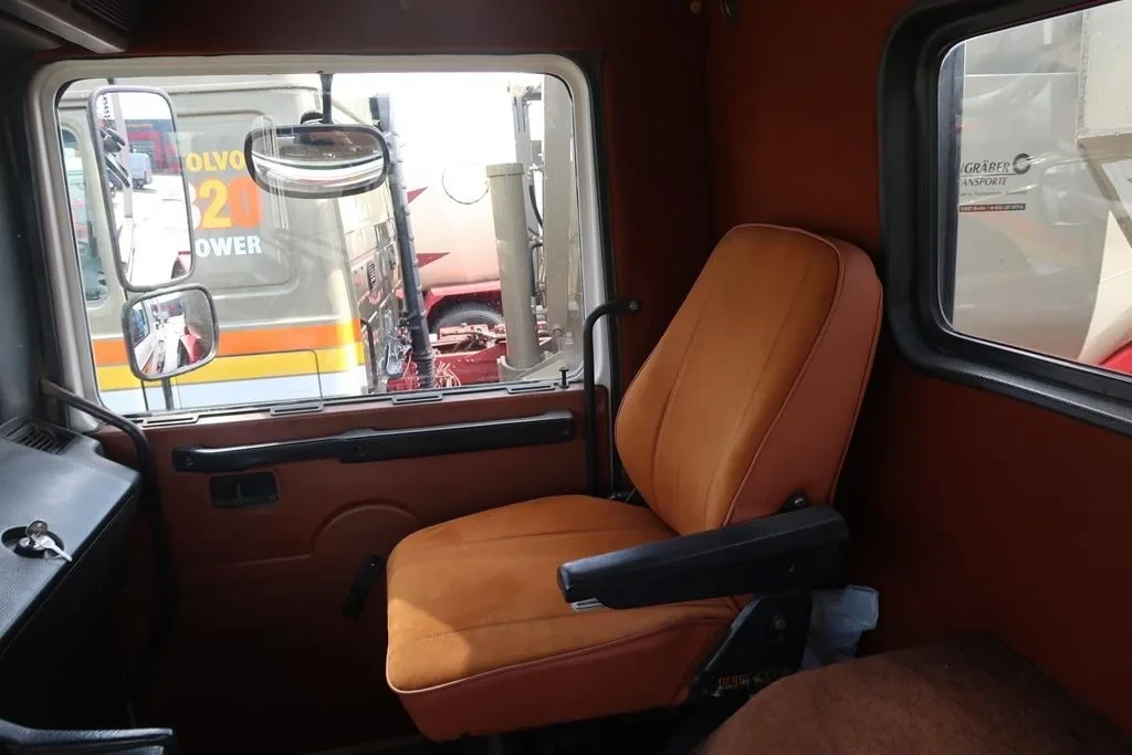 Volvo F 10 1979 - F10 4x2 - 1979 - Container Oldtimer image 12