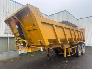 Castera 1995 - 2 Axle Steel tipper , Drum bakes te koop