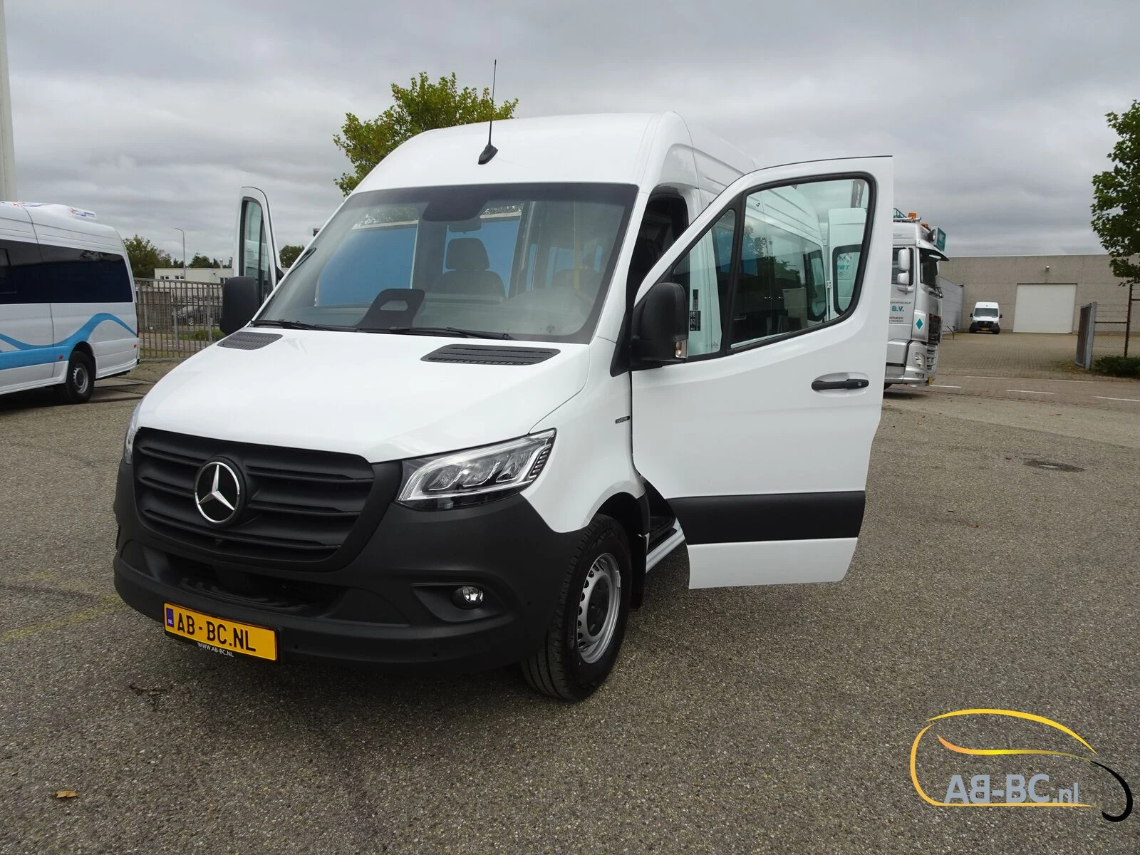 Mercedes-Benz eSprinter - 17 Seats Electric Range: 465 km Bild 34