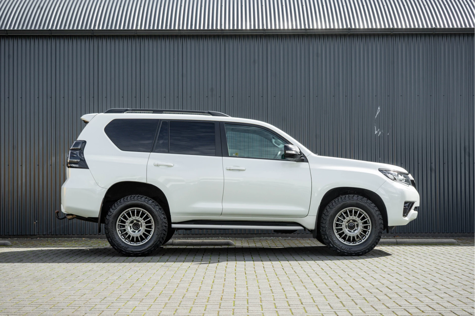 Toyota Land Cruiser 2022 - 2.8D-4D | 204 PK | 4X4 | Vol Opties | Automaat | Luchtvering | 360° camera | Adapt.Cruise | Stoelverw. & -koeling | LED obrázek 6
