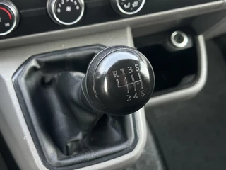 Volkswagen Transporter 2020 - 2.0 TDI 150 PK 4-MOTION 6.1 / L2H1 / 1e EIG. / 4x4 / TREKHAAK / ACHTERKLEP / INRICHTING / AIRCO / CRUISE / NAVI / APPLE CARPLAY obrazek 21