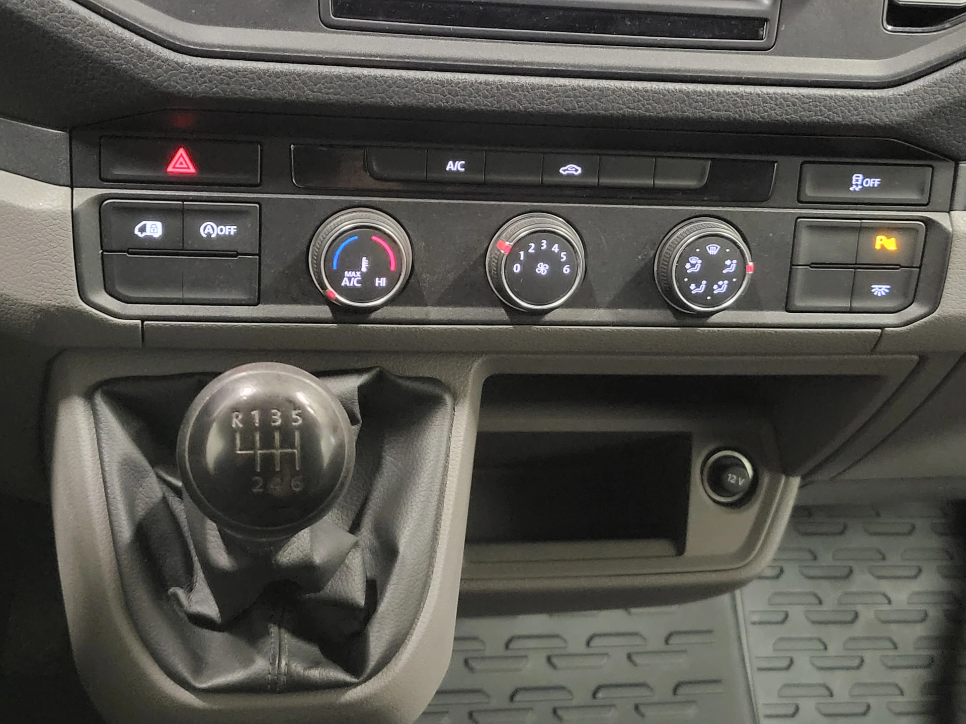 Volkswagen Crafter 2019 - 2.0TDI L3/H3 3000kg Trekgewicht Euro 6! image 14