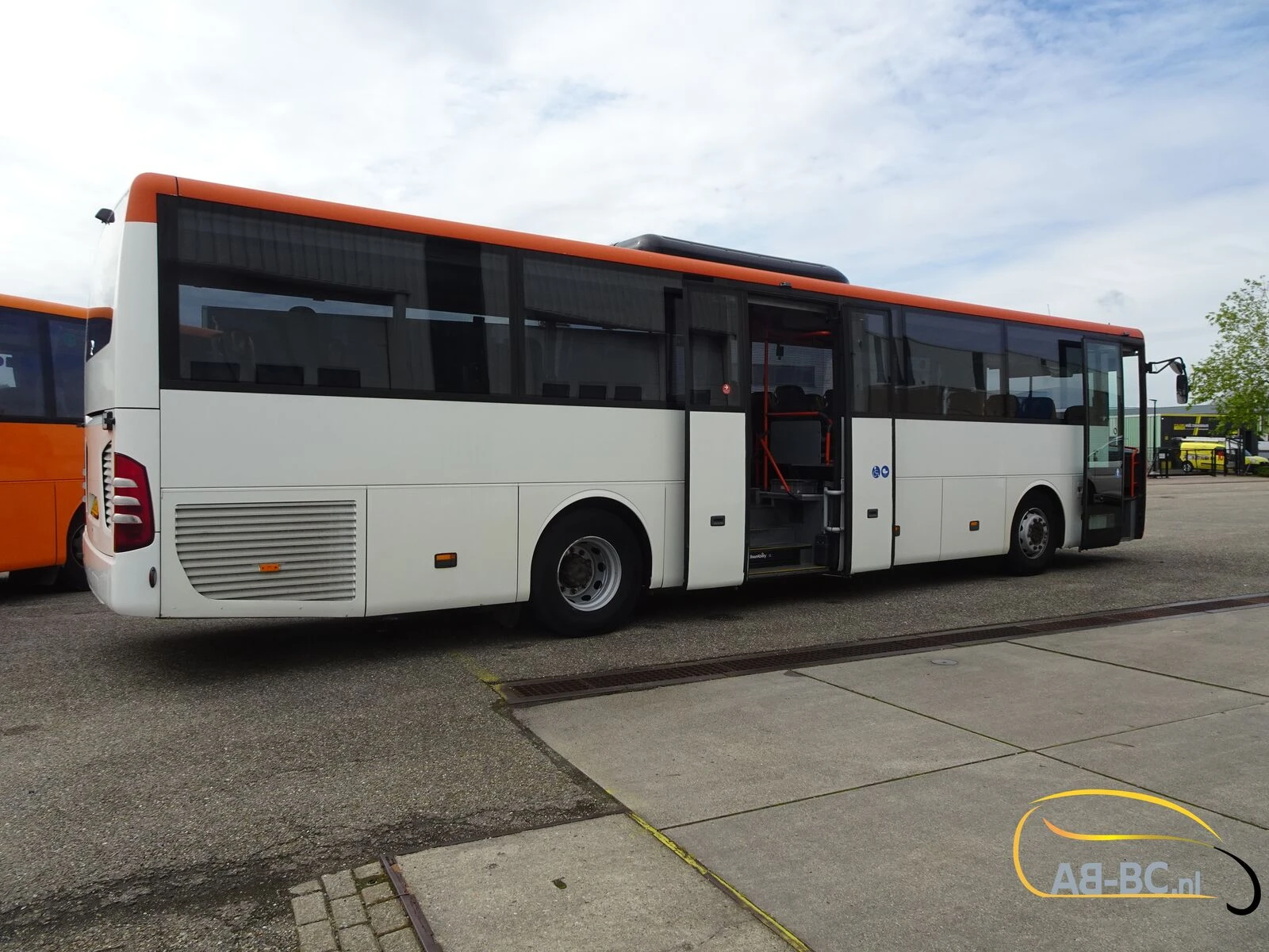 Mercedes-Benz Intouro 49 Seats Liftbus EURO 6 2016 afbeelding 4