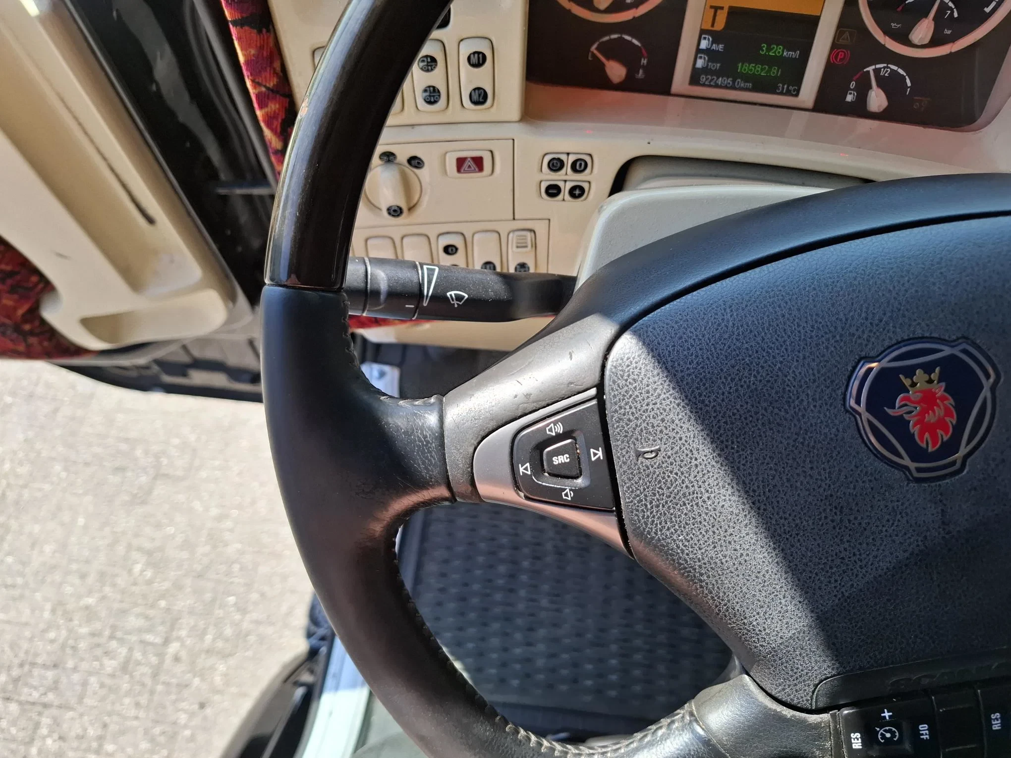 Scania R 2014 - R580 V8 / NL TRUCK / RETARDER / DOUBLE TANK / LIFT+LENKACHSE / TUV:09-09-2026 / LEATHER / XENON / FRIDGE / AUTOMATIC / EURO-6 / 2014 imagen 20