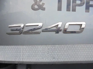 Mercedes-Benz Arocs 2018 - 3340 8X4 image 17