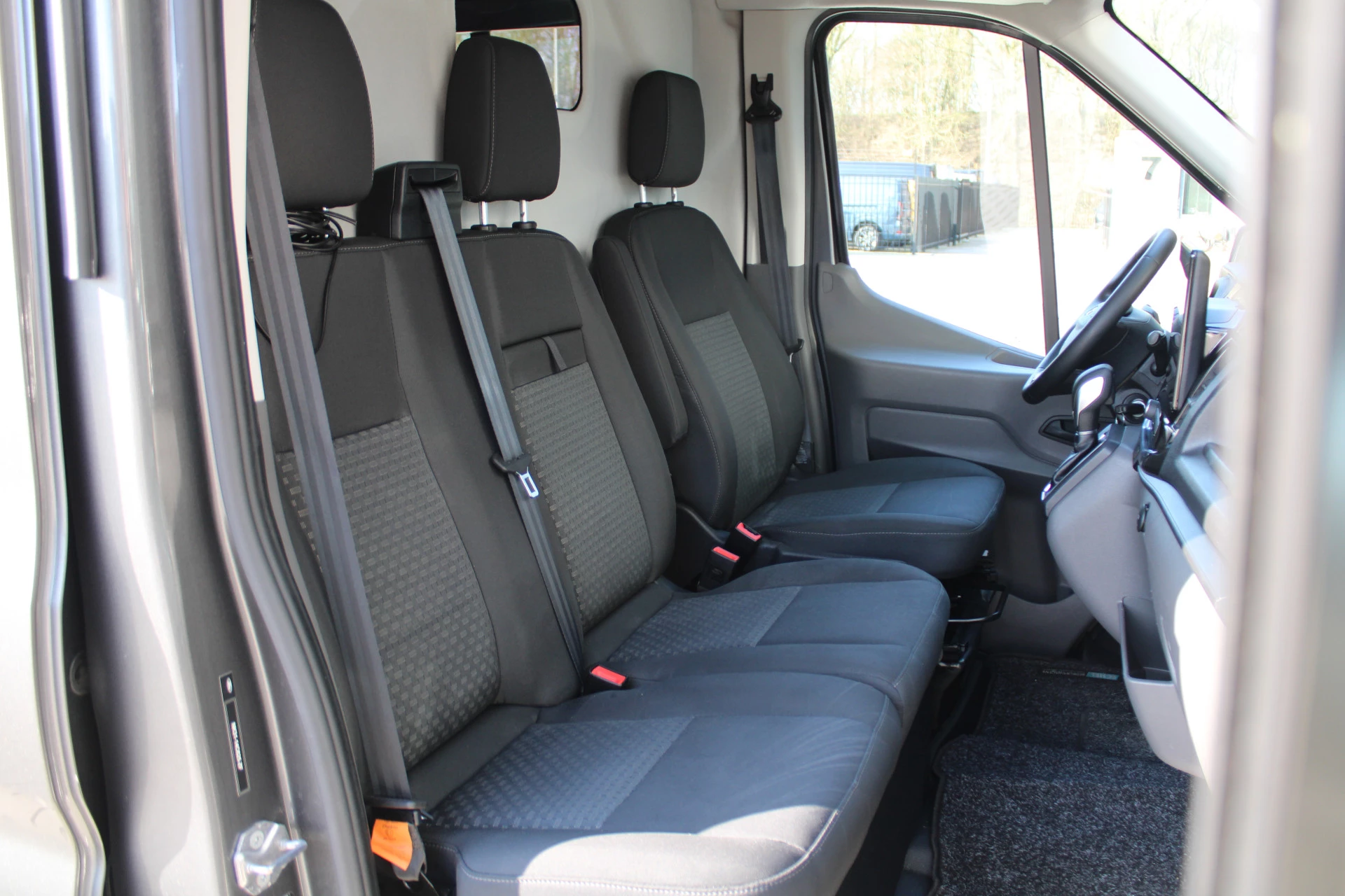 Ford Transit 2023 - 350 2.0 TDCI L3H2 Trend 130pk - Camper/Grijs Kenteken - Blind Spot - ACC - Trekhaak - Stoelverwarming - Luifel - Rijklaar zdjęcie 35