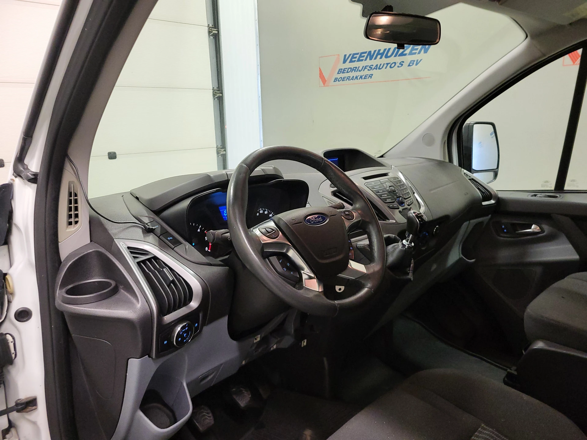 Ford Transit Custom 2013 - 2.2TDCI L2/H1 Dubbele Cabine Apk tot 19-11-2026! image 4