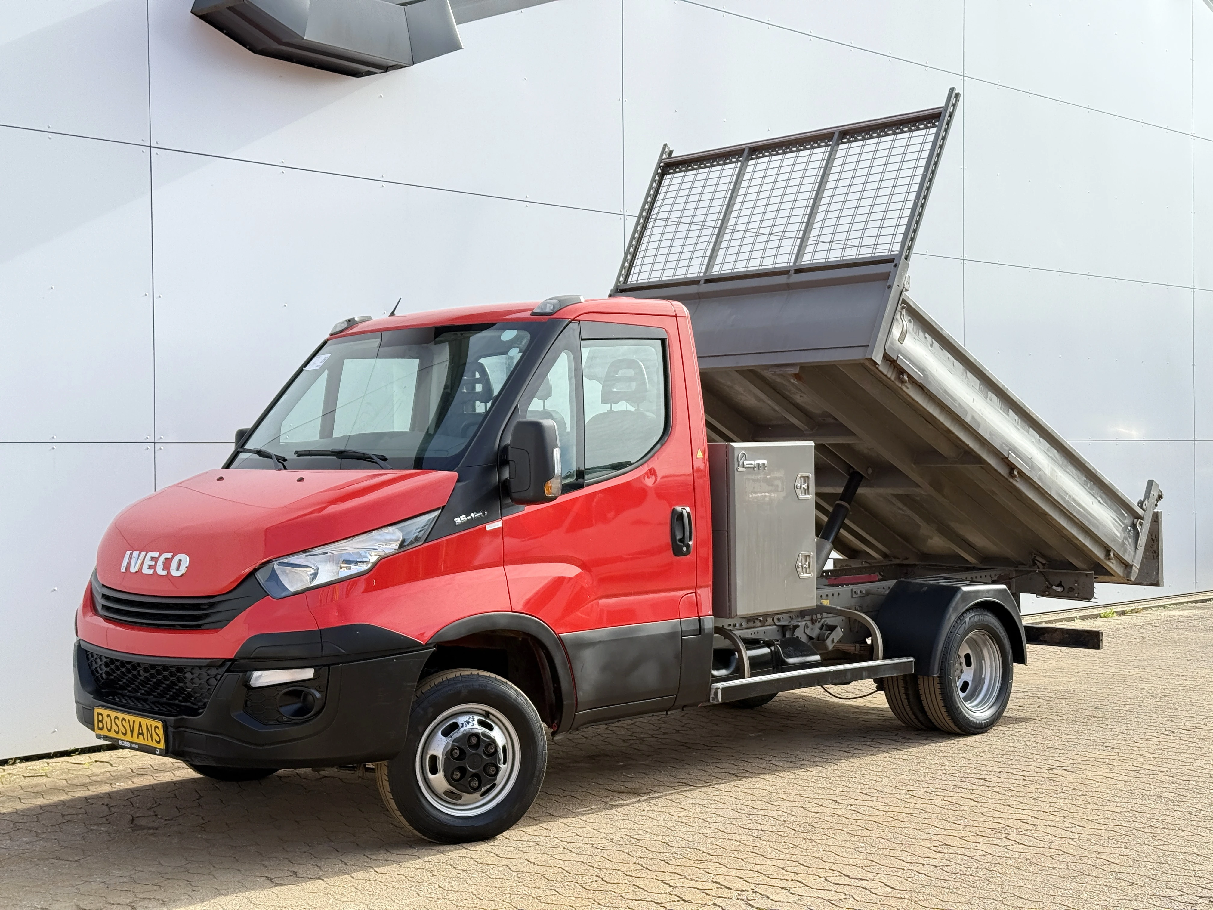 Iveco Daily 2018 - 35C12 2.3 Kipper Dubbellucht L3 Airco Cruise Control 3.5T Trekhaak Lederen Bekleding Benne Tipper image 1