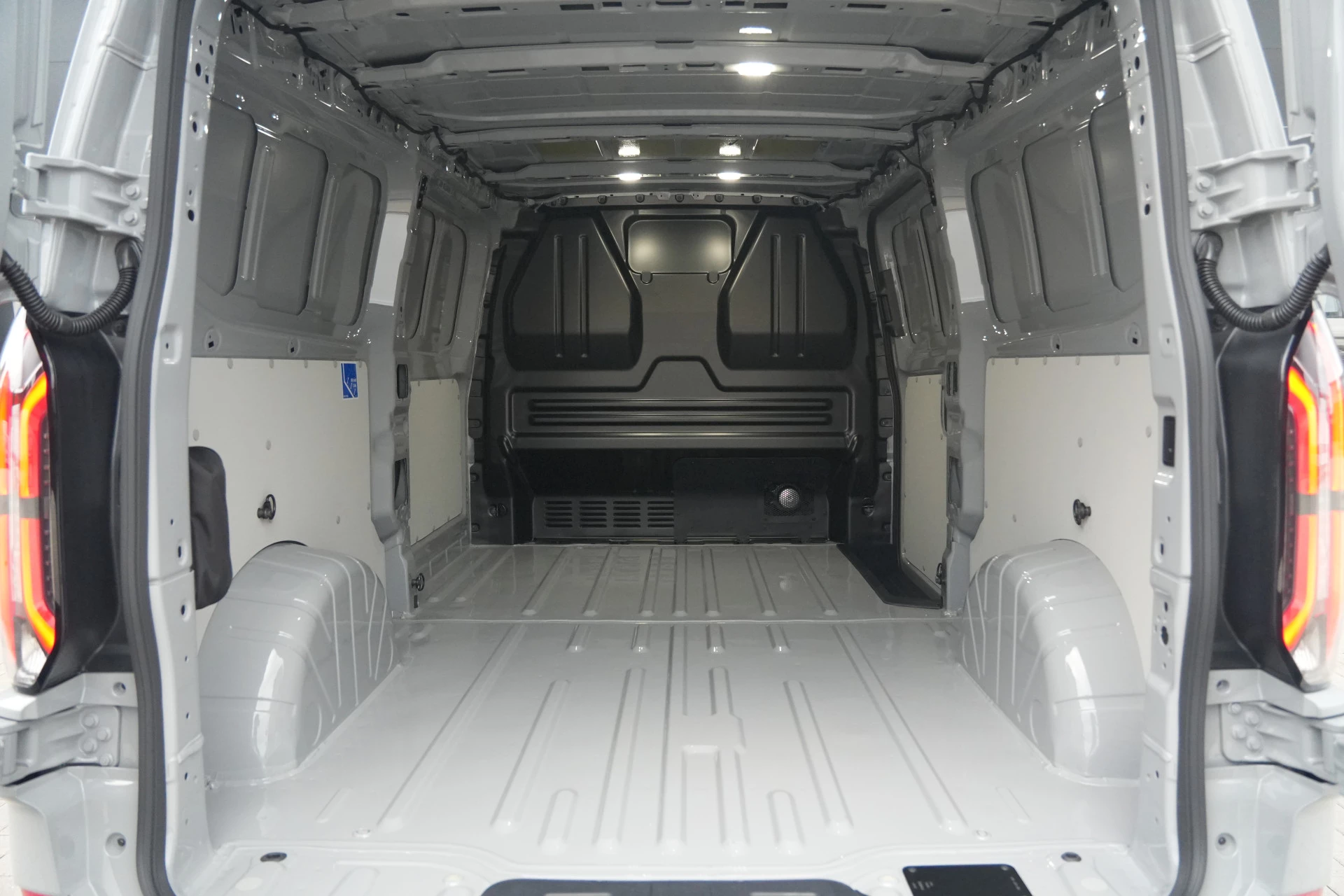 Ford E-Transit Custom 2026 - 340 L2H1 Limited 71 kWh 218pk - Trekhaak - ACC - B&O - Navi - Stoel/Stuurverwarming - 360 Camera - Blindspot - Rijklaar Bild 12