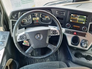 Mercedes-Benz Actros 2017 - 1833 4x2 - Bussbygg box sidedoors - Loadlift - Full air - 5.80 WB image 15