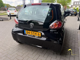 Toyota Aygo 2011 - 1.0-12V Now bild 9