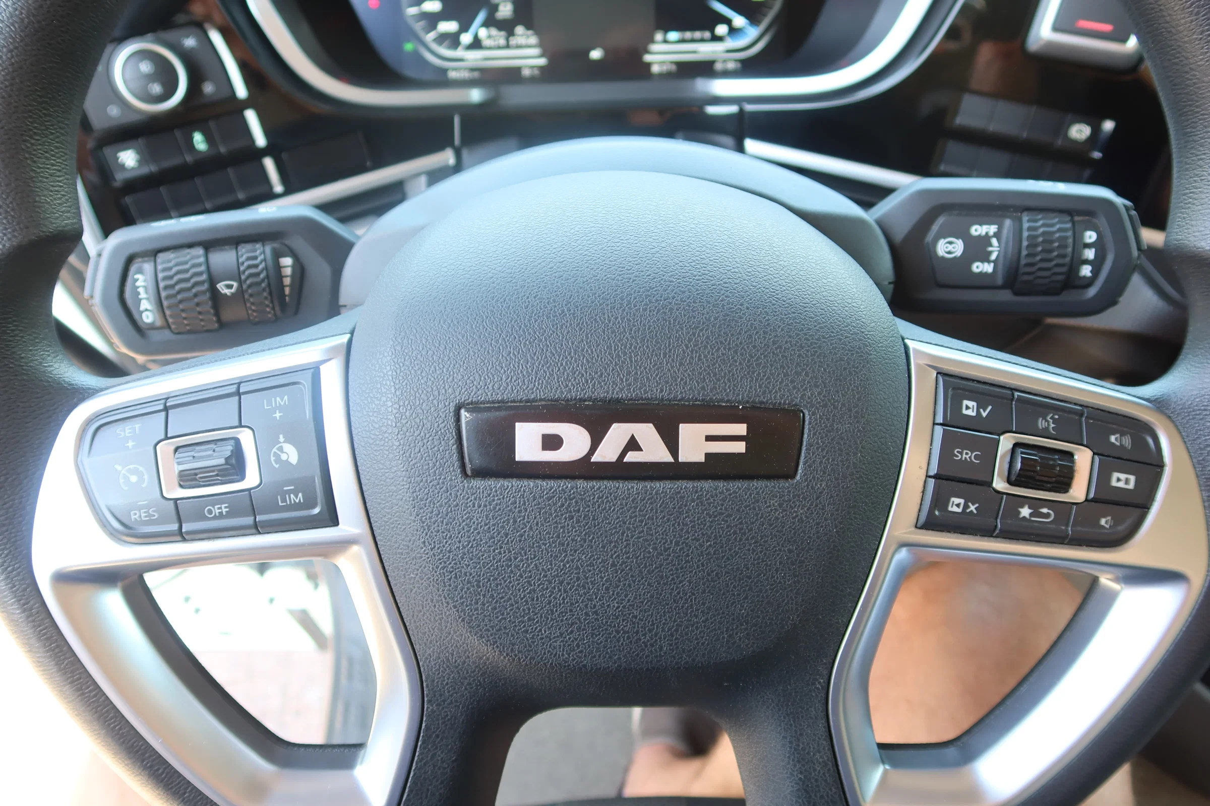 DAF XD 2024 - XD 300 Bak+Klep 2.000 kg obrázek 10