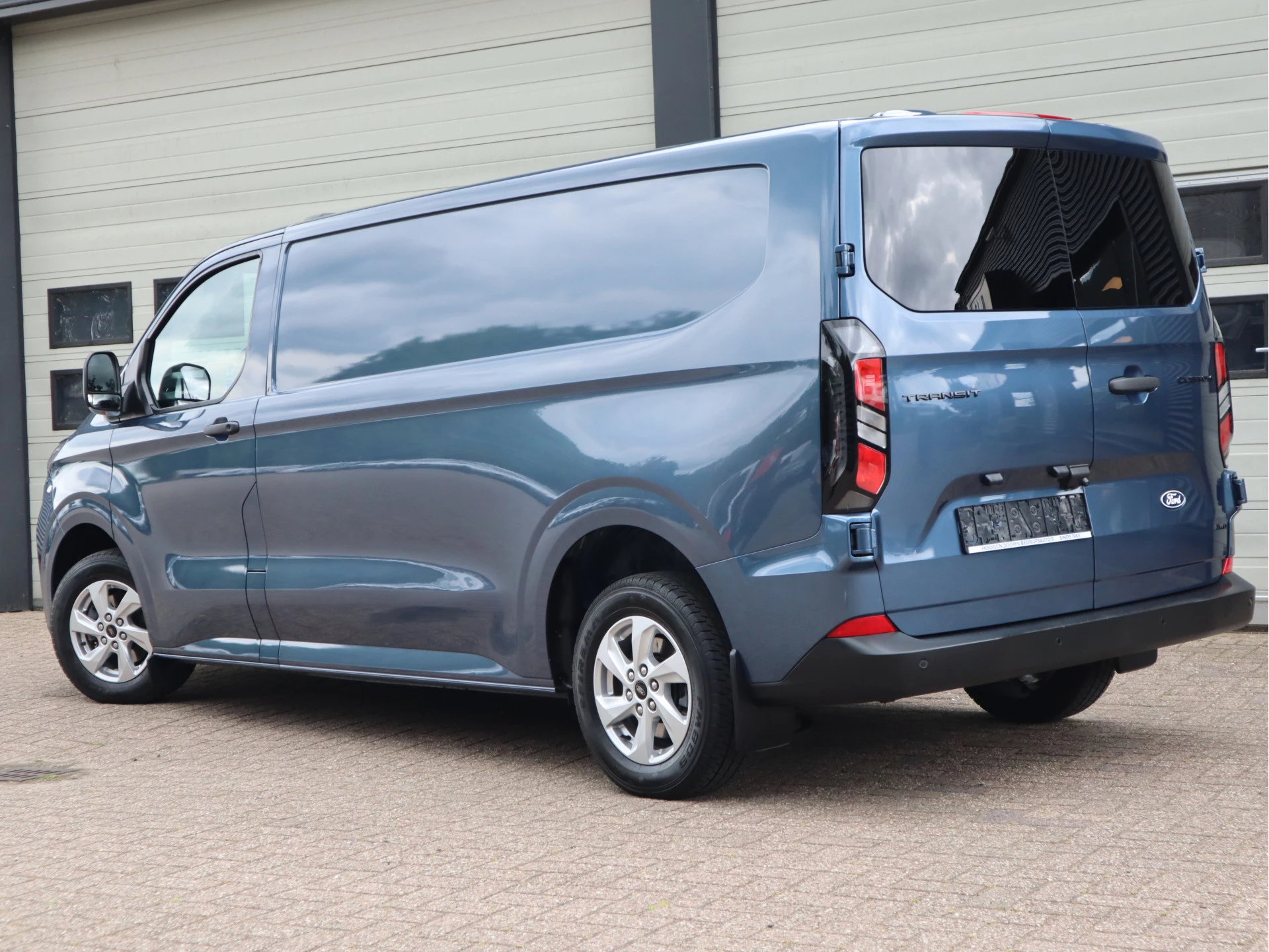 Ford Transit Custom 2024 - 320 2.0 TDCI 170 pk Automaat L2 Lang 4x4 AWD imagem 3