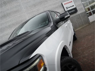 Dodge Ram 1500 2022 - 5.7 V8 4x4 Crew Cab Limited Night immagine 17