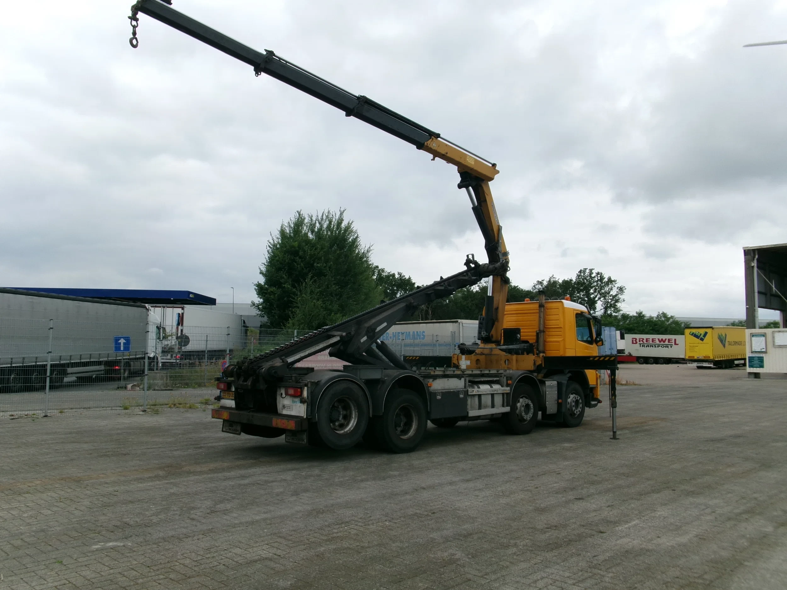 Volvo FM 420 2010 - 8X2 FULL STEEL +HMF 2420 NL TRUCK afbeelding 27