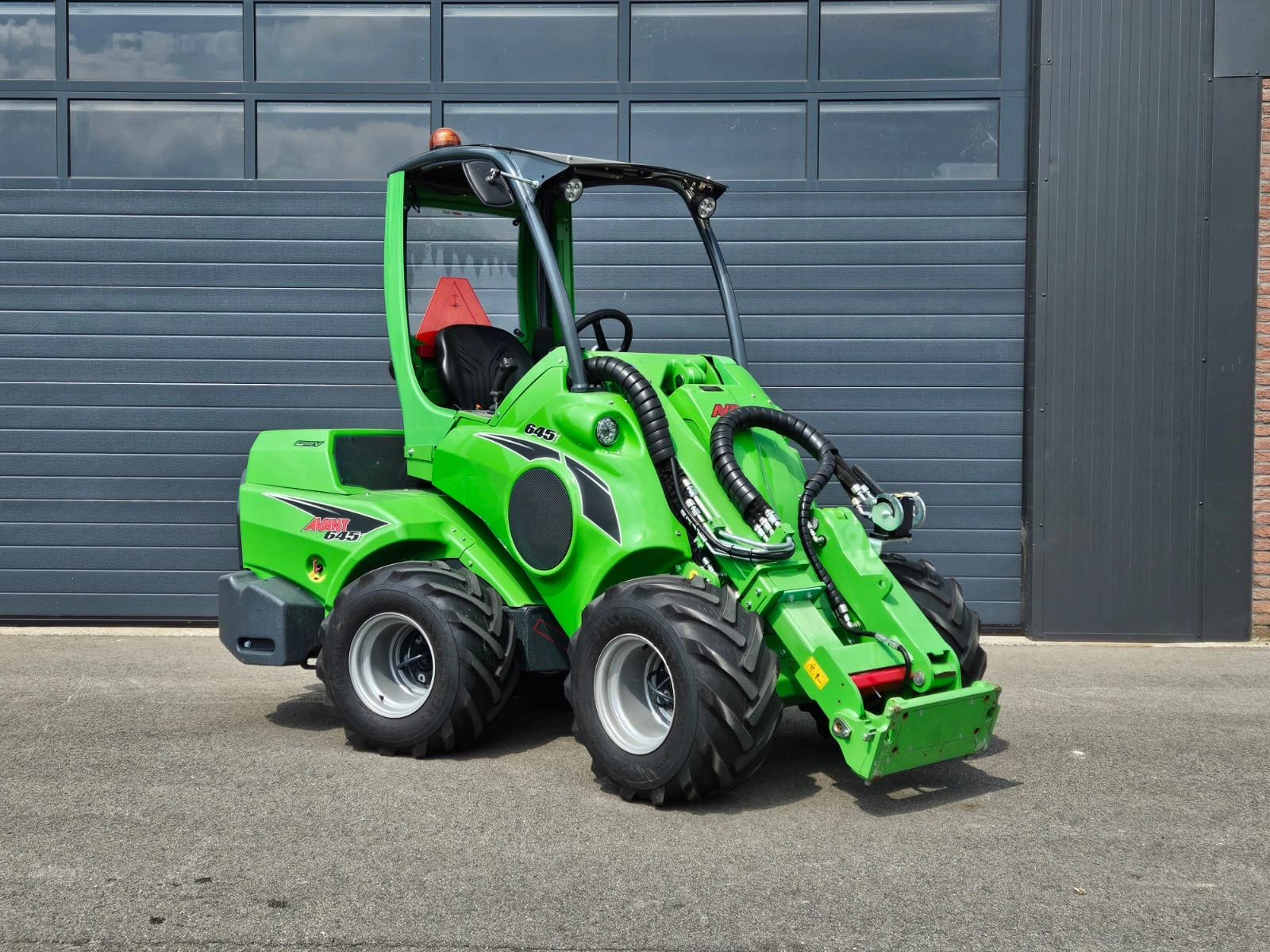 Avant 2024 - 645i TDL+ mini-shovel afbeelding 1