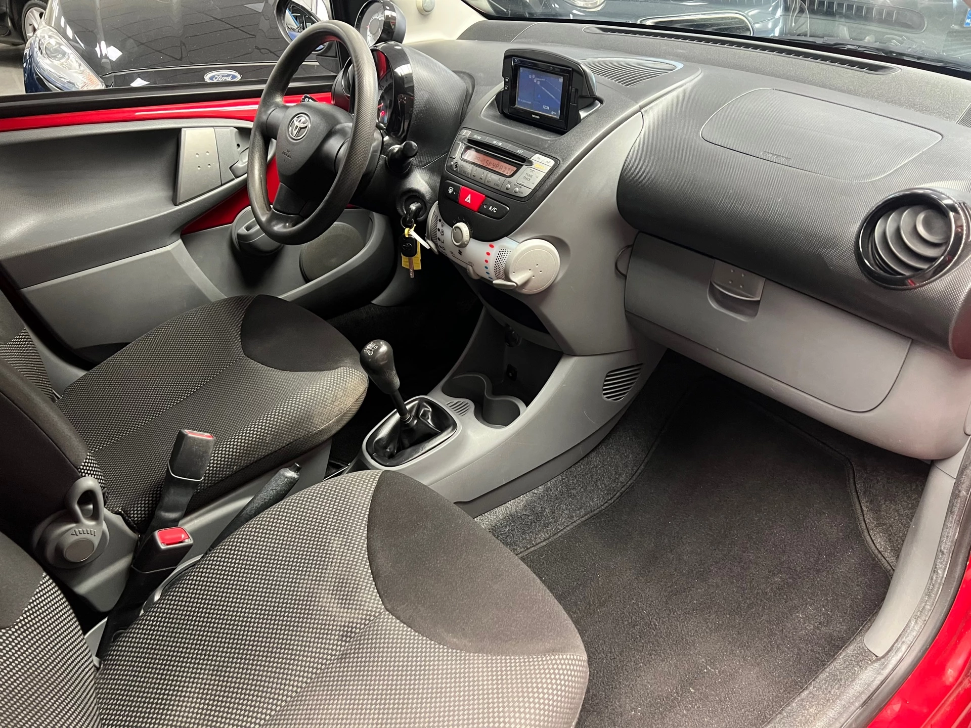 Toyota Aygo 2012 - 1.0-12V Dynamic Navigator - 1e Eigenaar - NAP - NAV - Airco. afbeelding 24