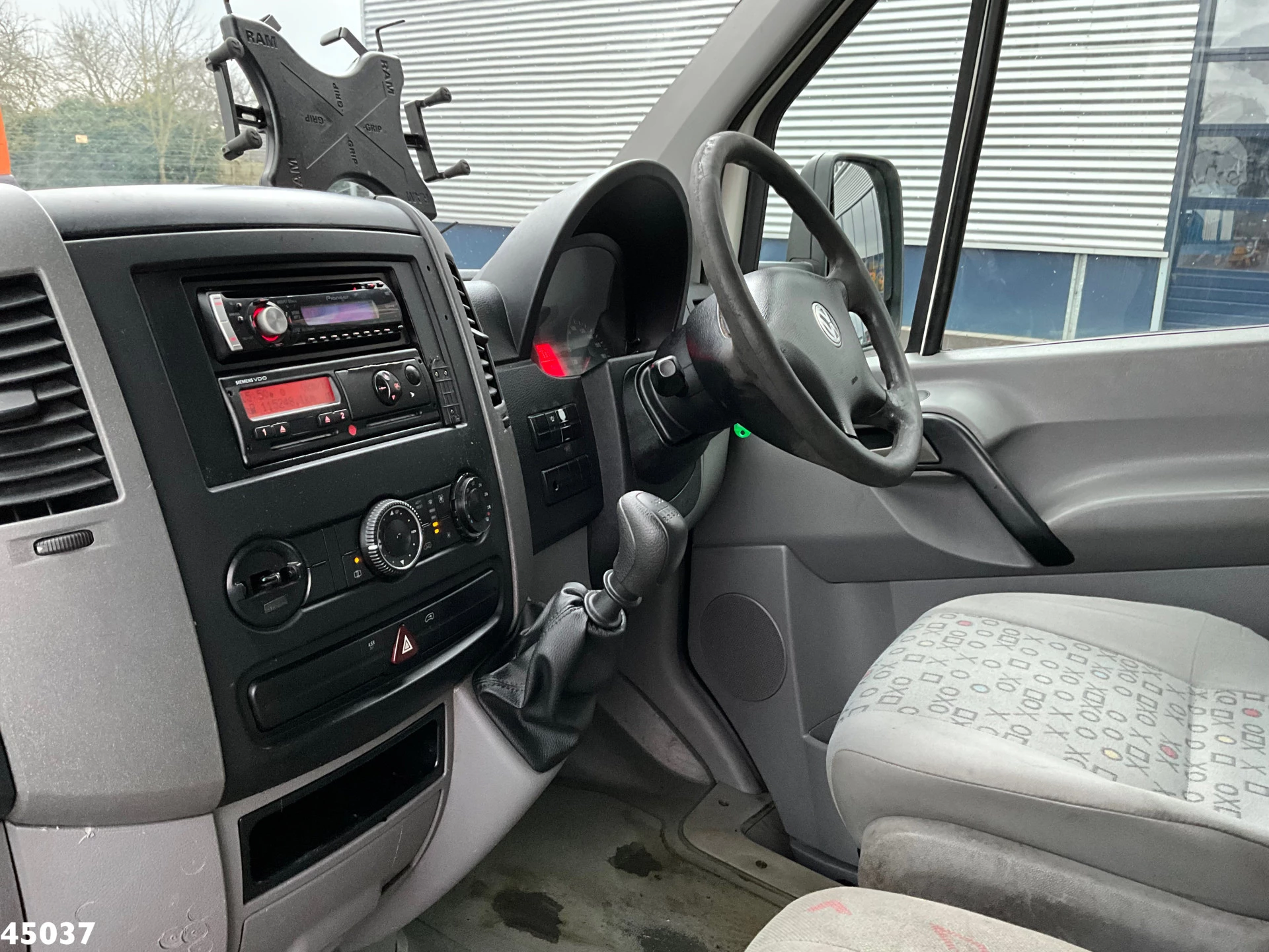 Volkswagen Crafter 2007 - 2.5 TDI Terberg zijlader Just 115.247 Km! afbeelding 17