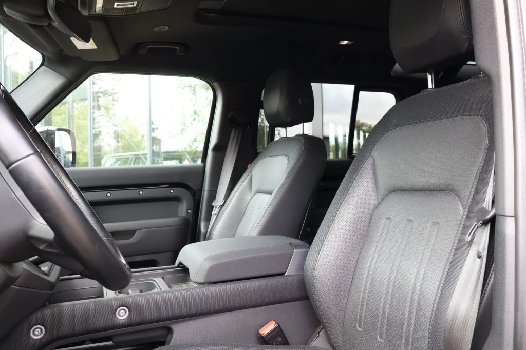 Land Rover Defender 2022 - 110 Hybrid X-Dynamic S / Luchtvering / Panoramadak / trekhaak afbeelding 2