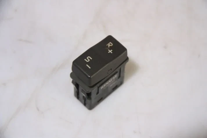 Renault - Electrical System Schakelaar afbeelding 1