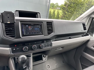 Volkswagen Crafter 2017 - 2.0 TDI 141 PK E6 / L4H3 / INRICHTING / IMPERIAAL + TRAP / 3 TONS TREKHAAK / CAMERA / AIRCO image 12
