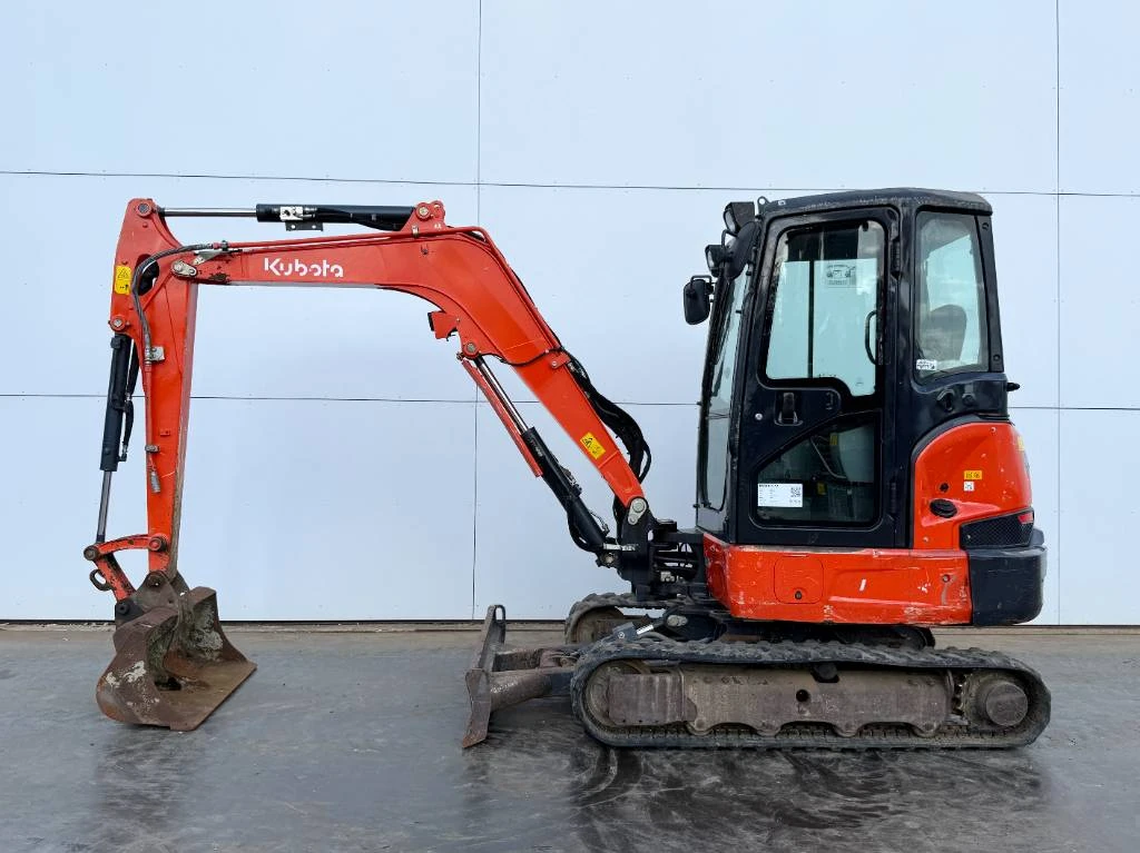 Kubota 2020 - KX037-4 - Hammer Lines / Quick Coupler image 1