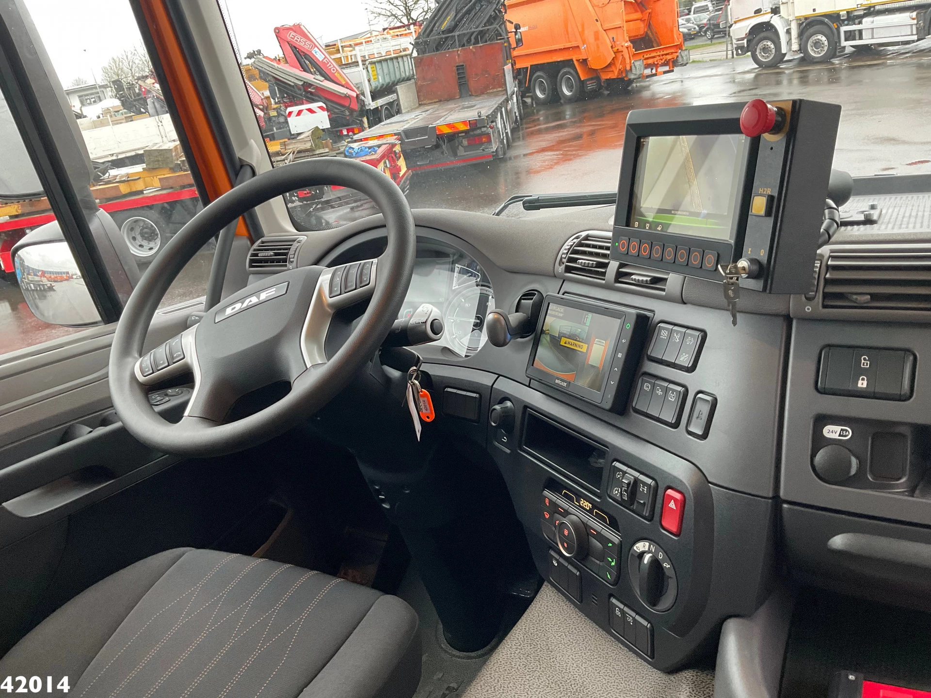 DAF FAN CF 340 Hiab 23 ton/meter laadkraan Welvaarts weighing system 2022 image 10