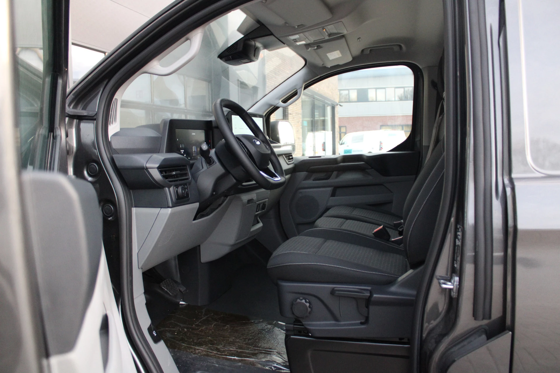 Ford Transit Custom 2025 - 320 2.5 PHEV L2H1 Trend 232pk - 5 jaar GARANTIE - 2x Schuifdeur - Adaptive Cruise - Blind Spot - Navigatie - Camera - Verwarmd Stuur - Rijklaar immagine 18