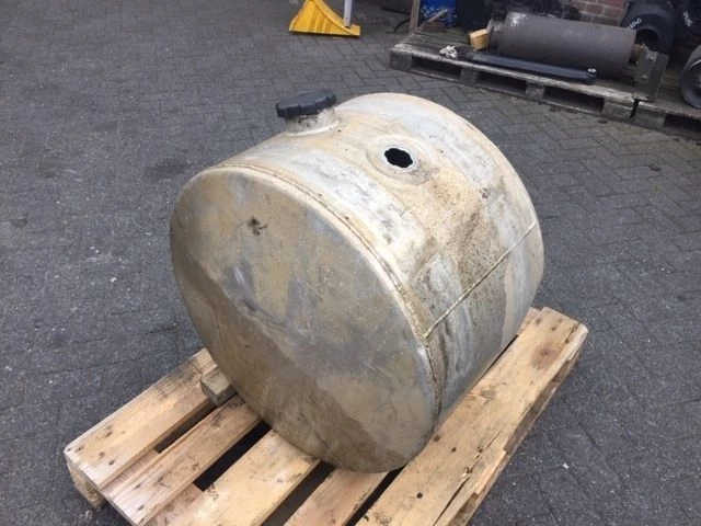Volvo - 8156646 FUEL TANK 190 LITER immagine 2