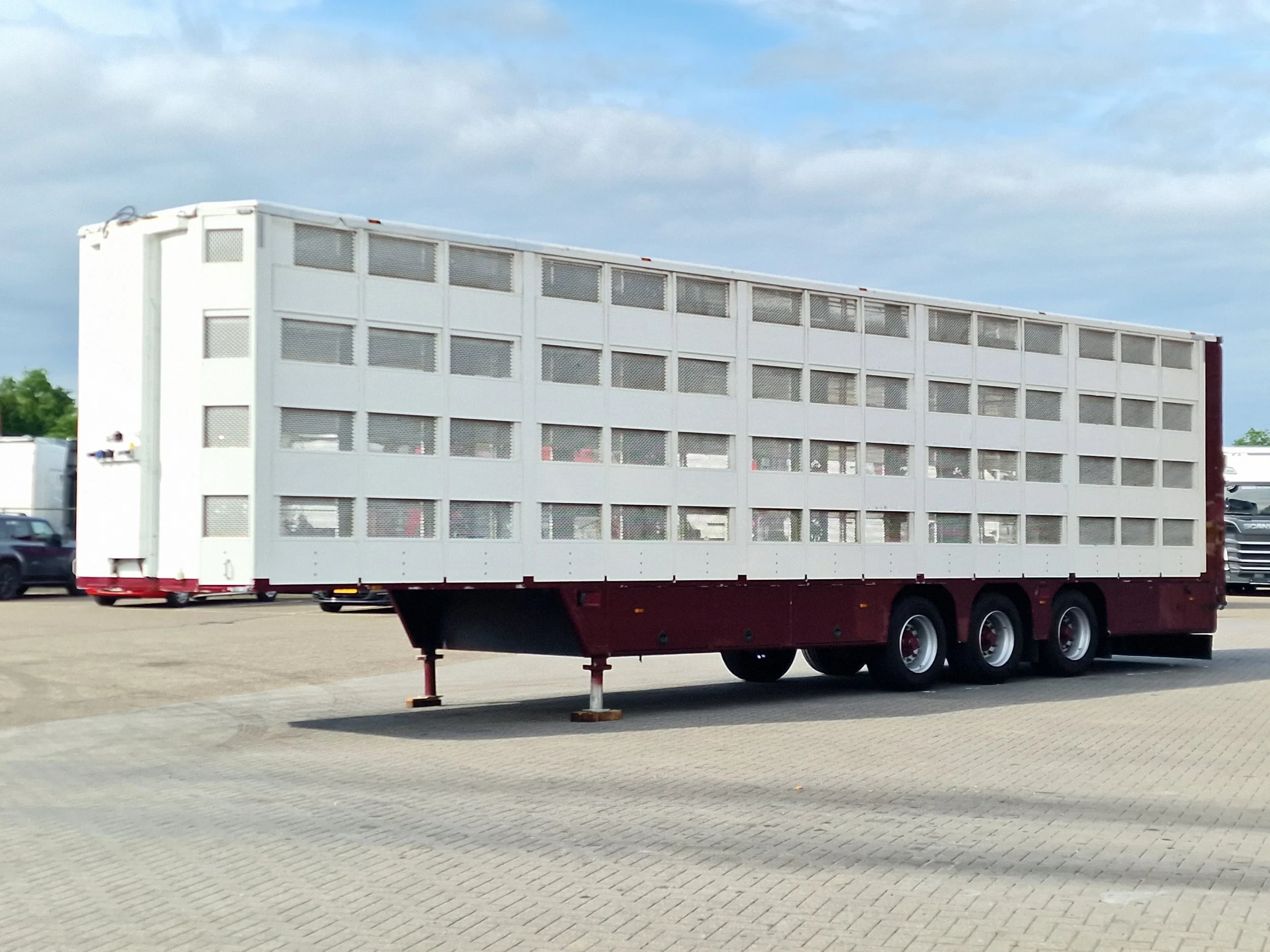CUPPERS 2013 - 4 stock - new TUV - type 2 - lifting floors - lift / ramp afbeelding 6