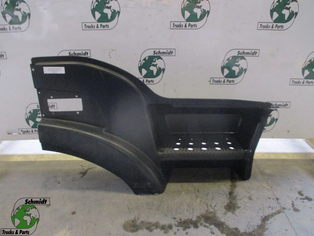 Iveco - HIWAY 504103313 INSTAPKAST RECHTS EURO 6 obrázek 1