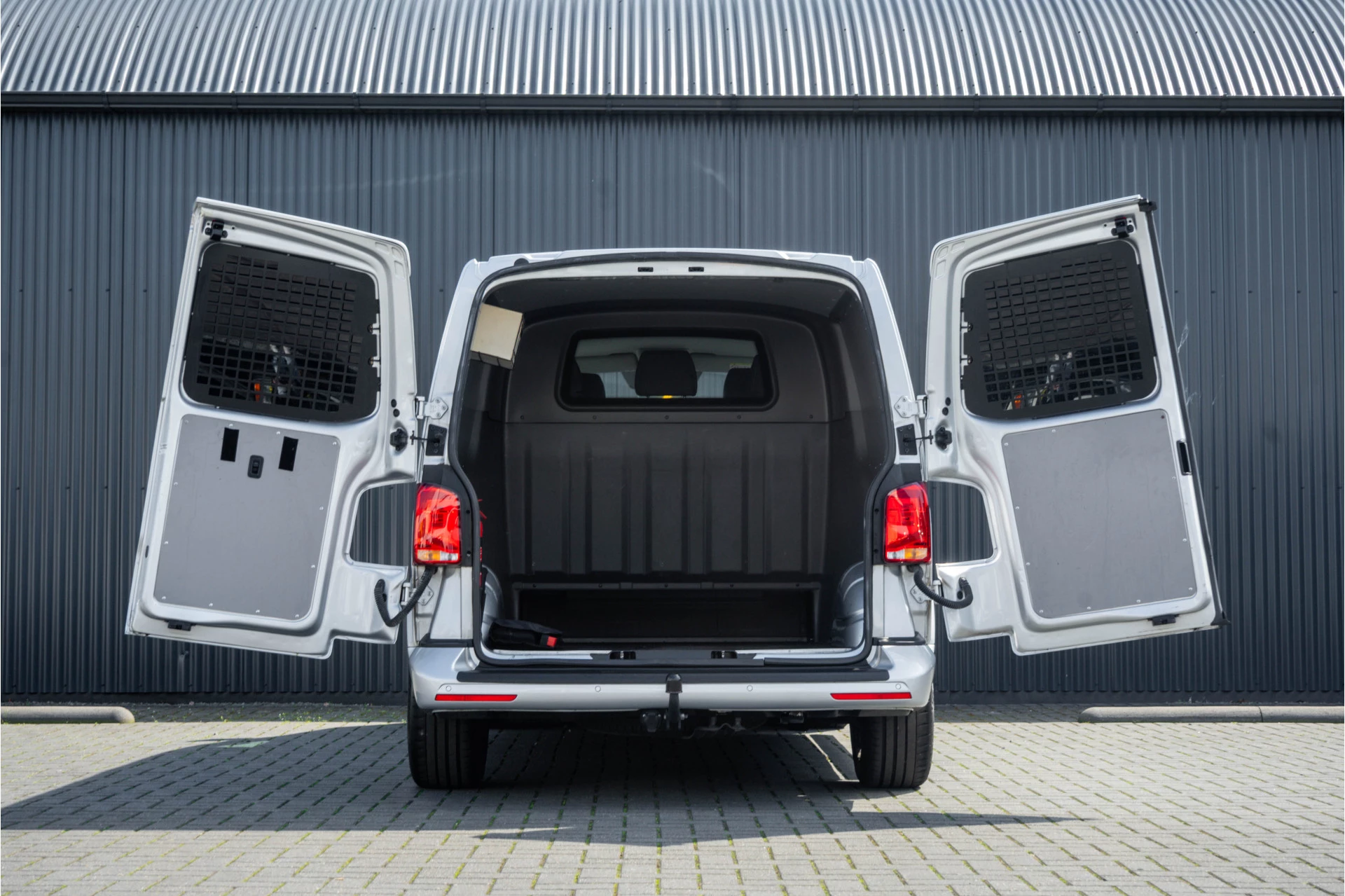 Volkswagen Transporter 2021 - T6.1 2.0 TDI L2H1 | BULLI | 150 PK | Automaat | LED | Camera | Carplay | PDC | Zijschuifdeur L+R zdjęcie 10