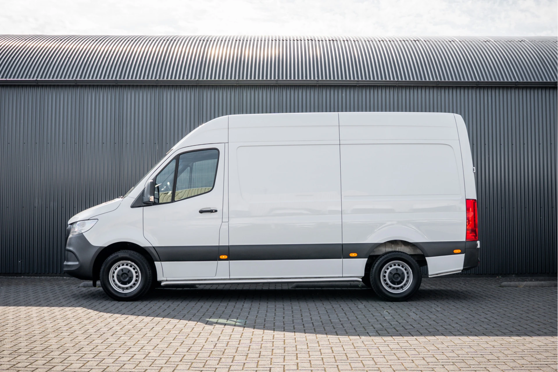 Mercedes-Benz Sprinter 2020 - 311 CDI RWD L2H2 | Volledig Ingericht | Mbux | Camera | Climatronic obrázek 5