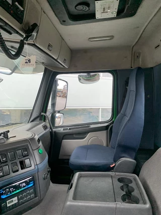 Volvo FM1850-T 2007 - Terberg 8x4 hooklift obrazek 8