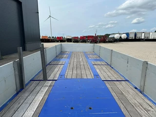 Floor N/A 2021 - zeer mooie AXD.330 3-assige aanhanger met alu zijborden, rongpotten, liftas, geschoopeerd, NL-aanhanger obrazek 23