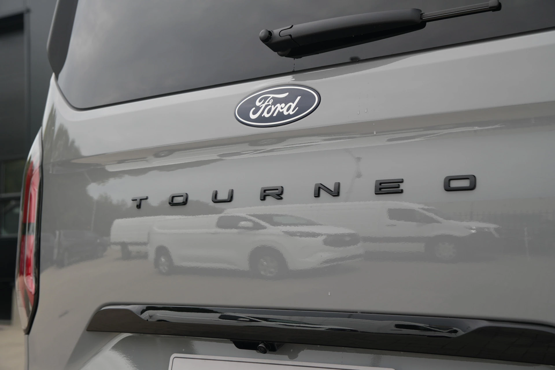 Ford Tourneo Custom 2026 - 340 2.5 PHEV L2H1 Titanium X 232pk | ACC | Pano | B&O | Elek. schuifdeuren | 360 camera | Elek-Trekhaak | Prijs excl. BTW | Rijklaar image 11
