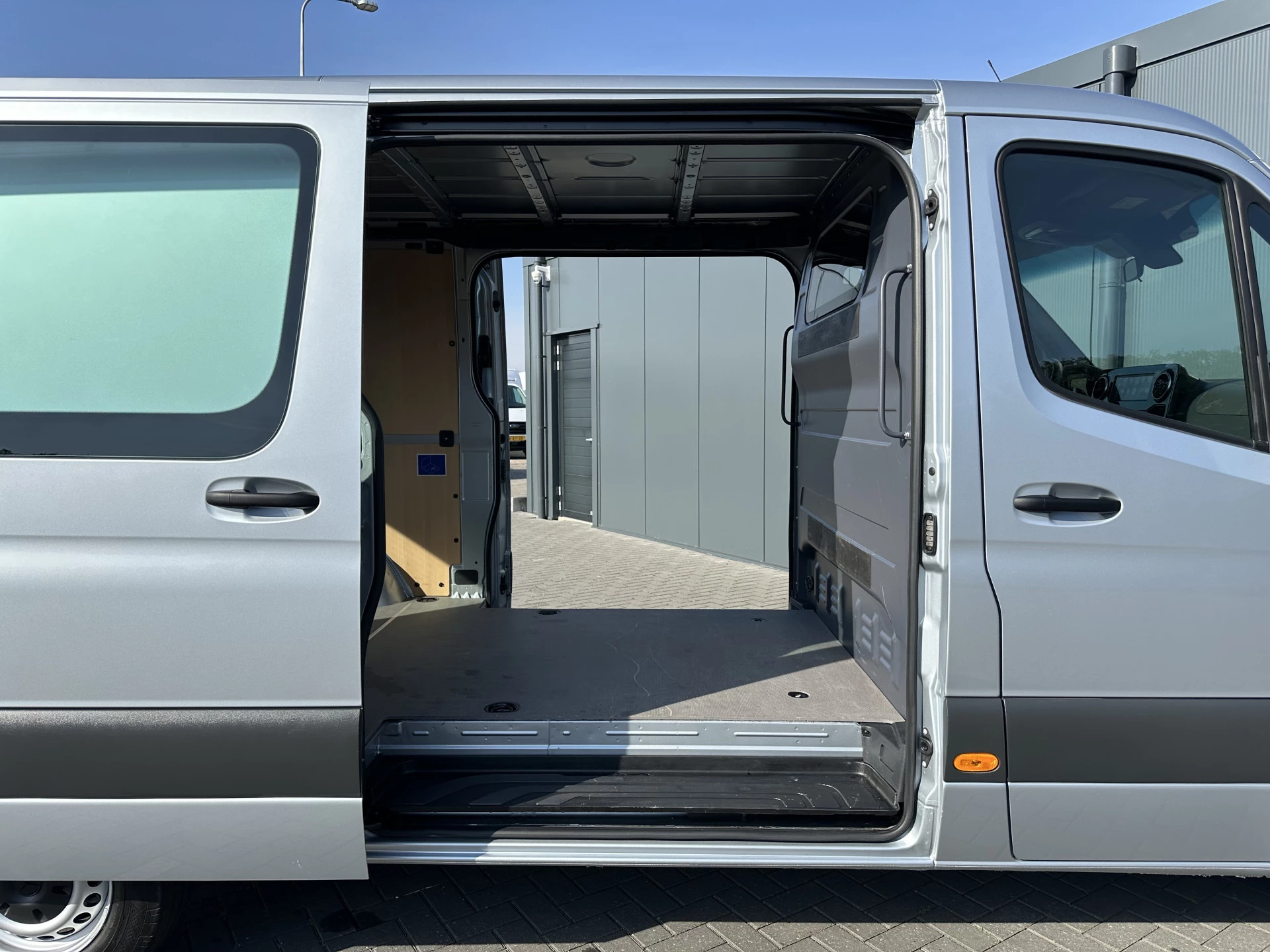 Mercedes-Benz Sprinter 2024 - 317 CDI 9G-TRONIC / L2H1 / RWD / 3.500 KG AHG / 2x SCHUIFDEUR / CAMERA / CRUISE / BLIND SPOT / CARPLAY obrázek 9