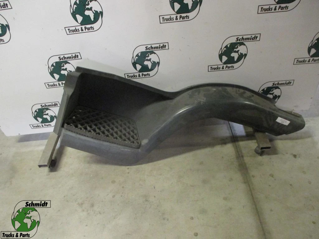 Iveco EuroTech - 50403909 INSTAPKAST LINKS obrázek 1