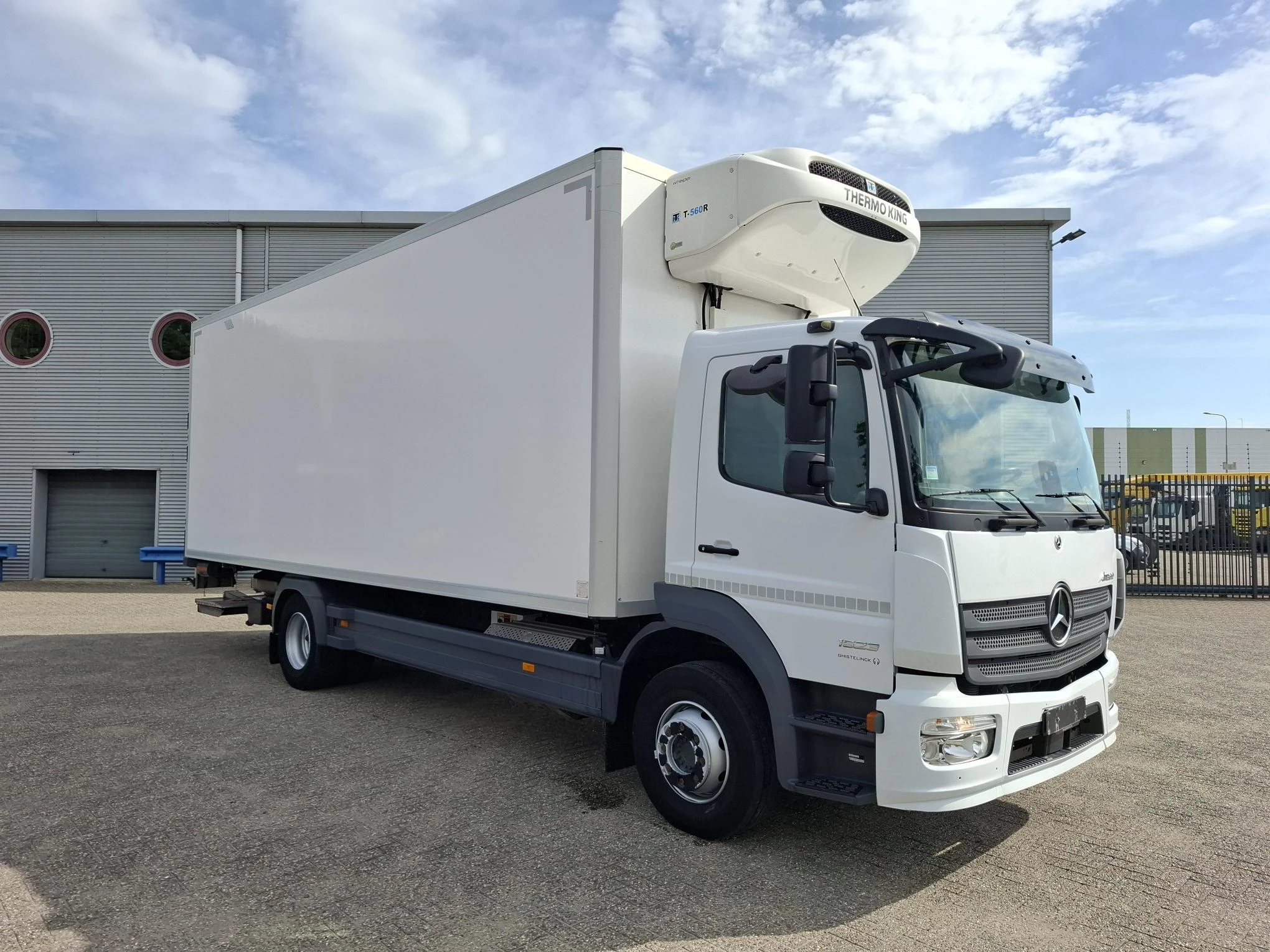 Mercedes-Benz Atego 2020 - 1523 / THERMOKING T560R / 201691 KM / LAMBERET ISOLATED COOLBOX 7MTR / PLATFORM 1500KG / TUV:06-11-2026 / TOP CONDITION / AUTOMATIC / EURO-6 / 2020 obrázek 2