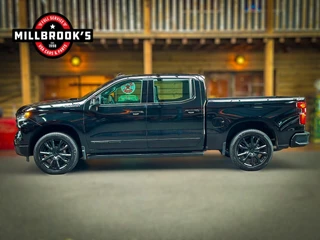 Chevrolet Silverado 2024 - High Country Black Edition 6.2 V8 420 PK obrazek 5