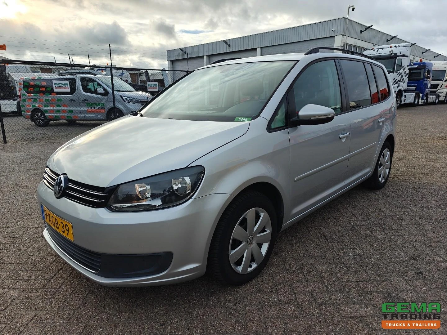 Volkswagen Touran 2013 image 1