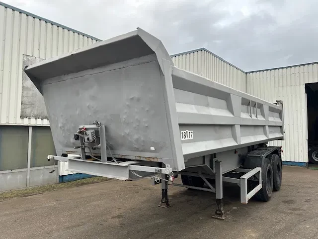 Trax 1995 - 2 Axle Steel Tipper , Spring Suspension , Drum Brakes obrázek 1