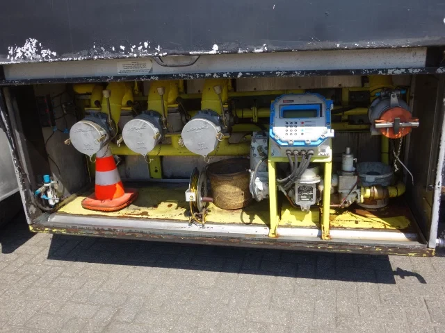 Renault Premium 420 2004 - 18,500liter tank,manual gearbox,airco afbeelding 2