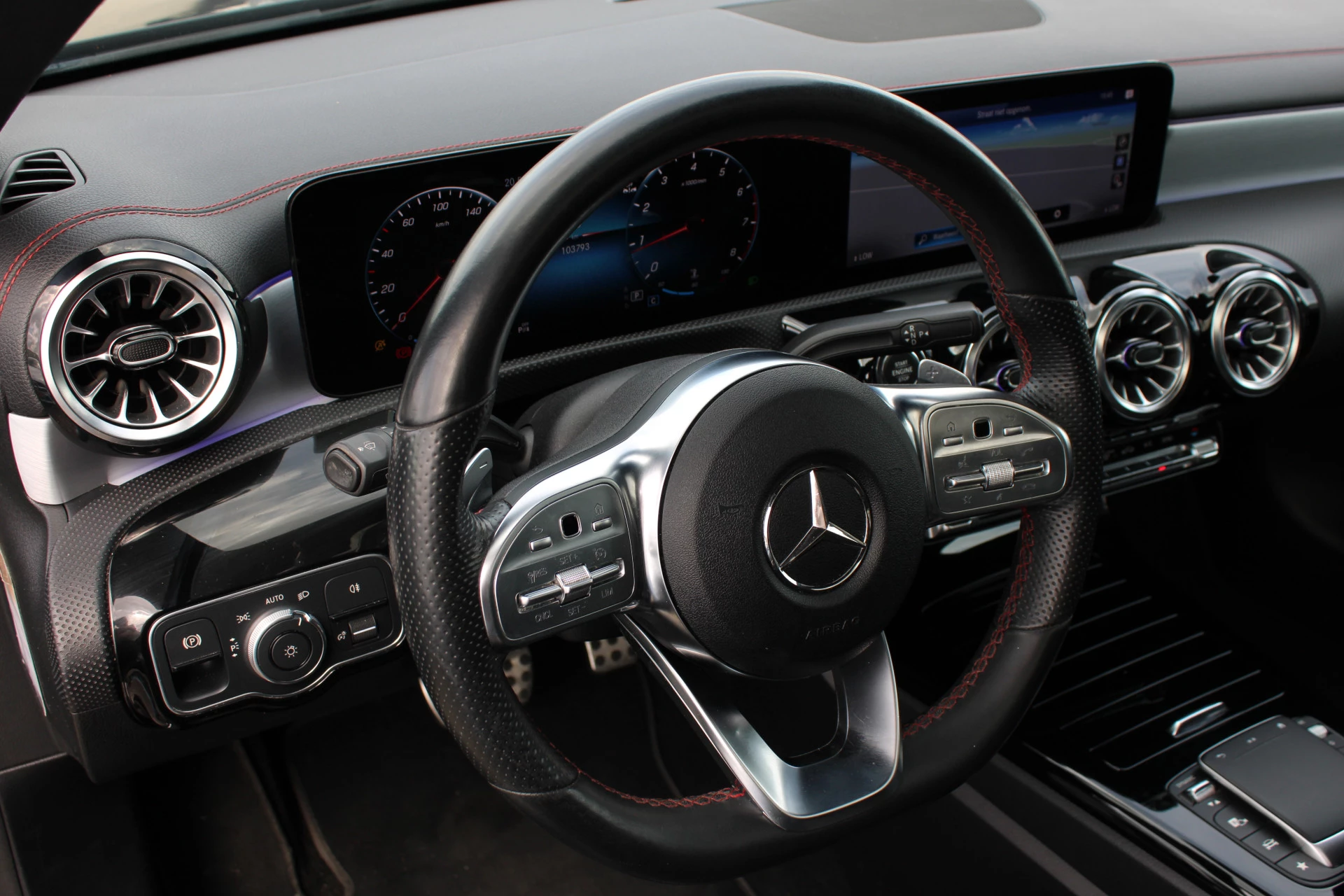 Mercedes-Benz CLA 2022 - Shooting Brake 200 AUT7 AMG LINE NIGHT PANORAMADAK SFEER CARPLAY KEY-LESS GO MULTIBEAM obrázek 14