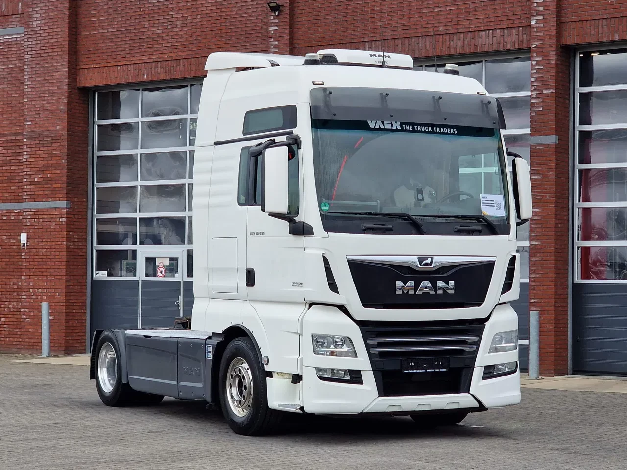 MAN TGX 2020 - 18.510 4x2 - Lowdeck - Custom interior - Full air - Night clima - Euro 6 - Alloy wheels imagem 1