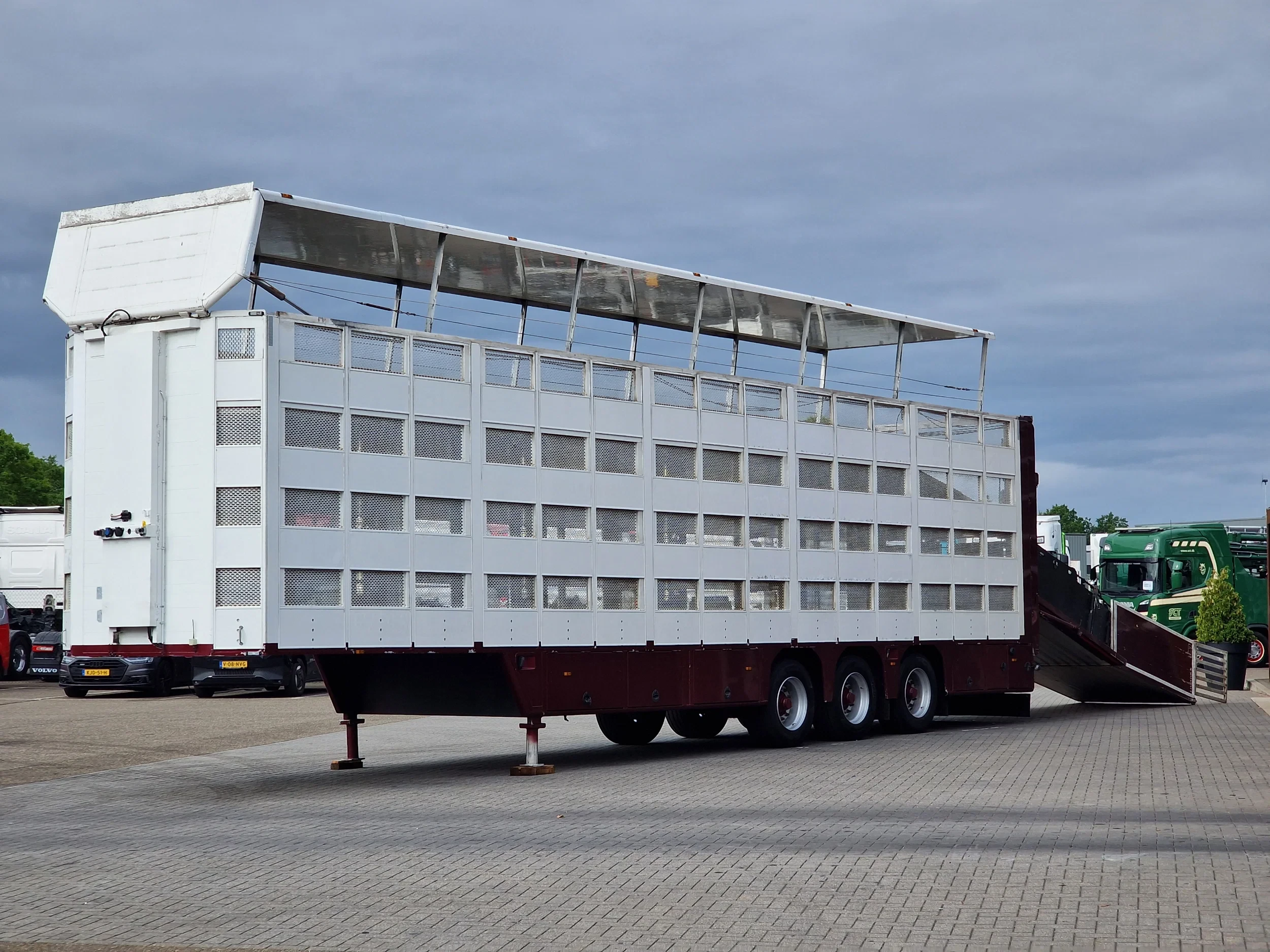 CUPPERS 2013 - 4 stock - new TUV - type 2 - lifting floors - lift / ramp afbeelding 3
