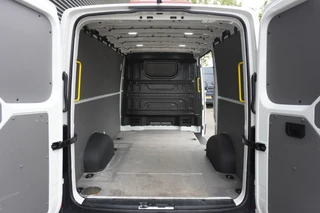 Volkswagen Crafter 2024 - 140pk Automaat L3H2 Navigatie LED ACC Cruise control Standkachel Stoelverwarming Camera Parkeersensoren Trekhaak image 3 thumbnail
