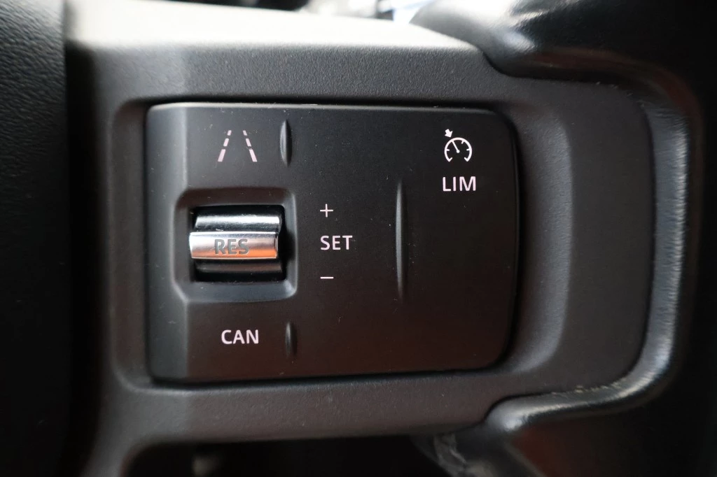 Land Rover Defender 2022 - 110 Hybrid X-Dynamic S / Luchtvering / Panoramadak / trekhaak afbeelding 10