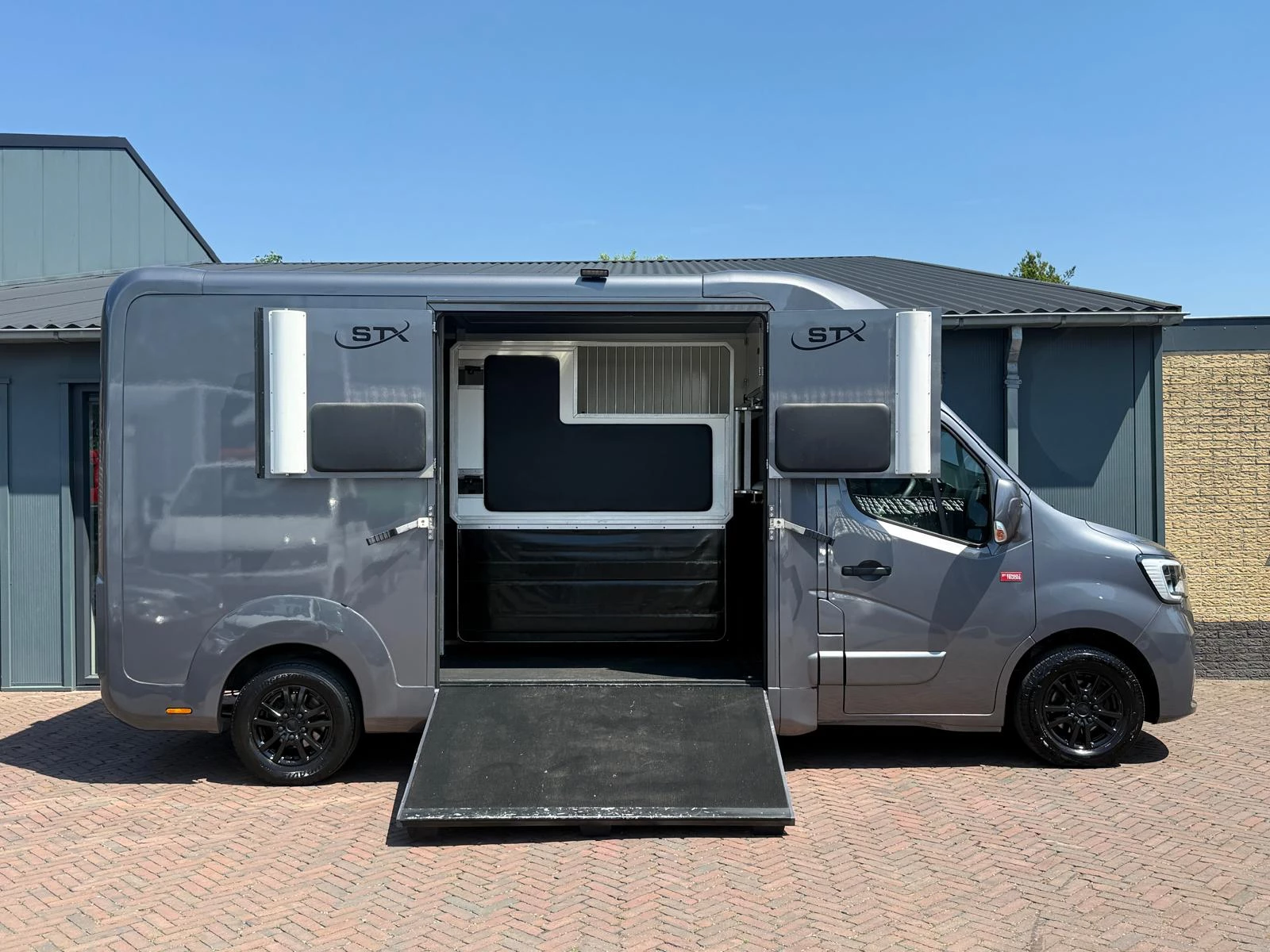 Renault Master 2021 - STX S3 Paardenwagen Hengsten uitvoering Automaat N1 image 2