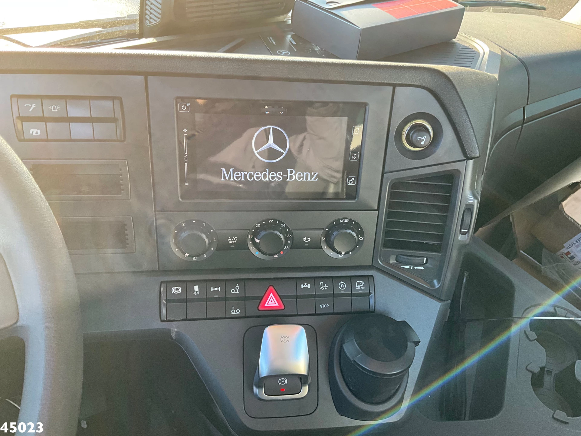 Mercedes-Benz Actros 2025 - 2643 VDL 21 Ton haakarmsysteem image 15